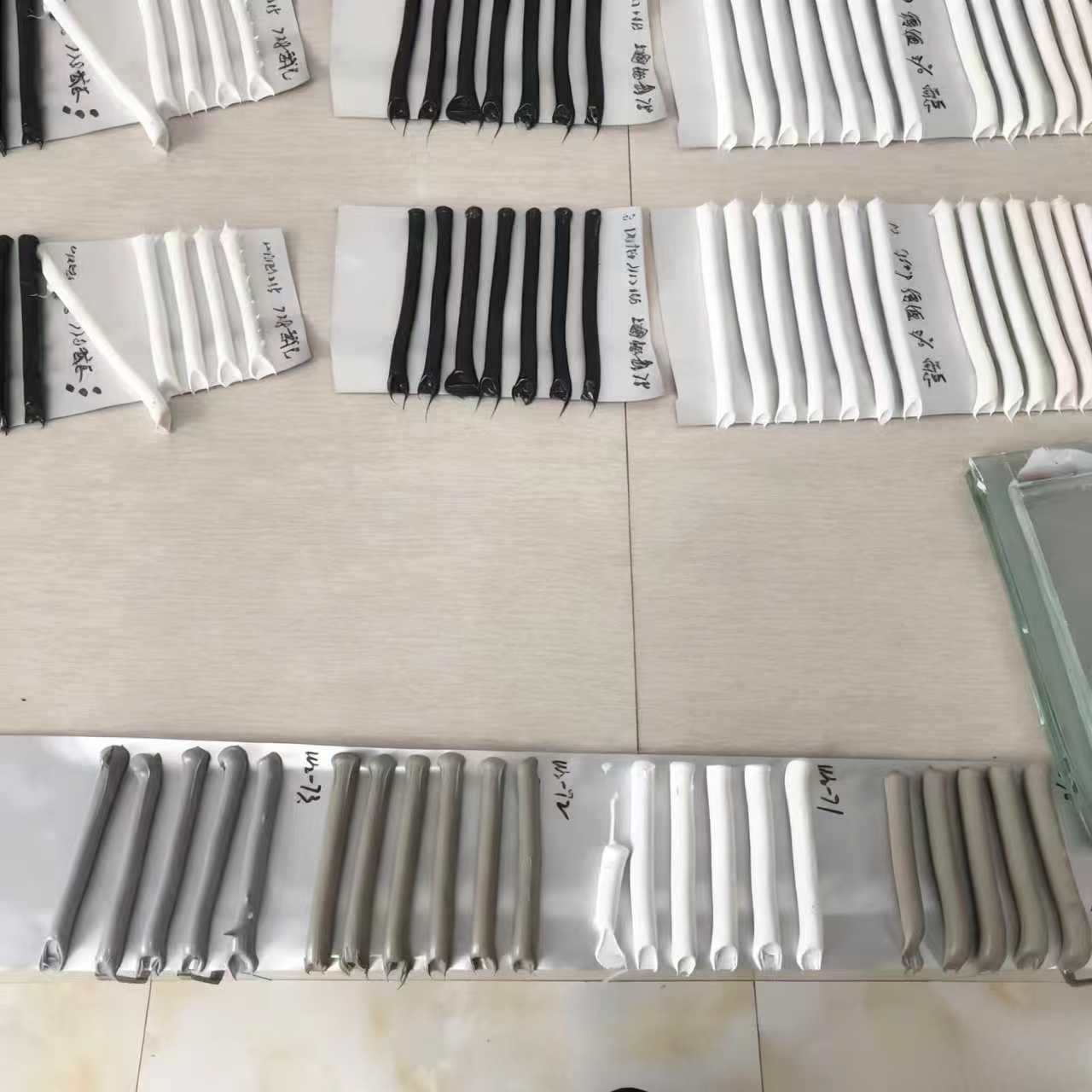 Acidic silicone sealant